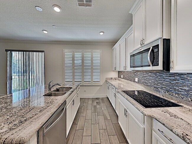 Photo - 8931 Lookout Pointe Dr