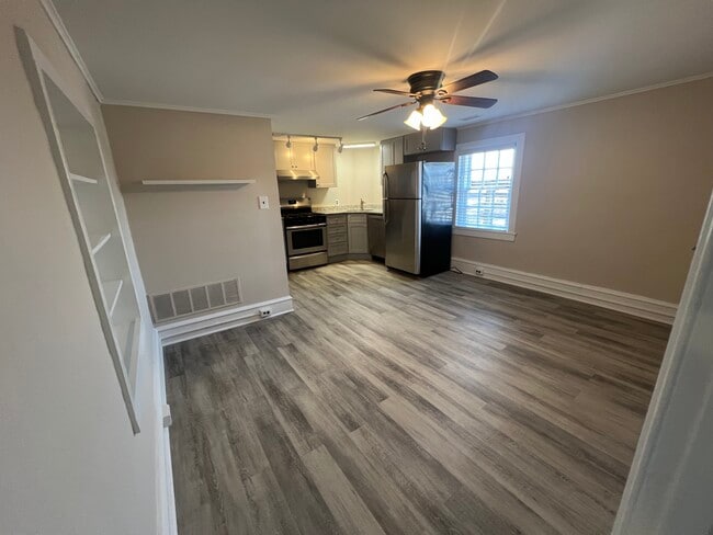 Large eat in kitchen - 2 Mechanic St Unit Apartment B