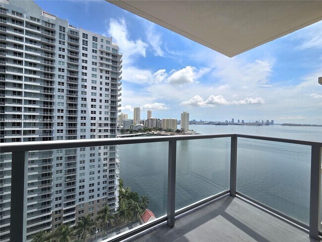 Building Photo - 1155 Brickell Bay Dr Unit 2006