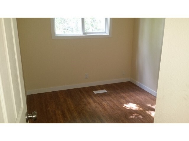 Photo - 2647 Oak St