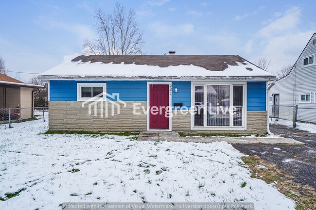 Building Photo - 2074 Woodland Ave