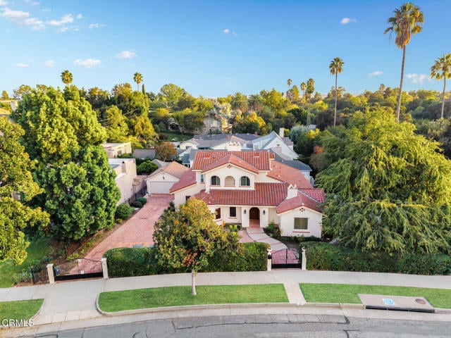 Photo - 450 Allendale Rd