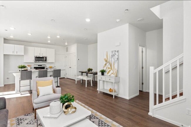 Photo - 182 E Arcade Dr