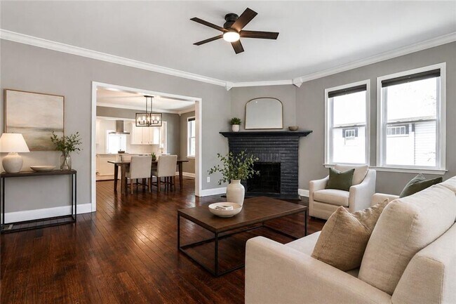 Photo - 220 Mayson Ave NE