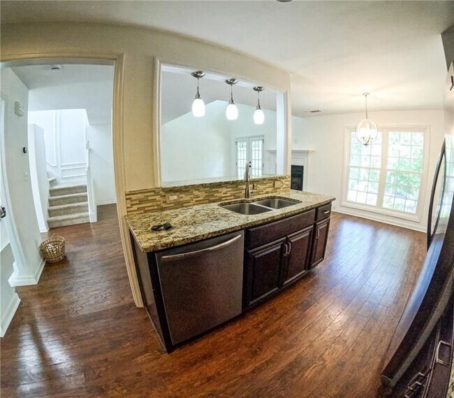 Photo - 705 Bridge Ln