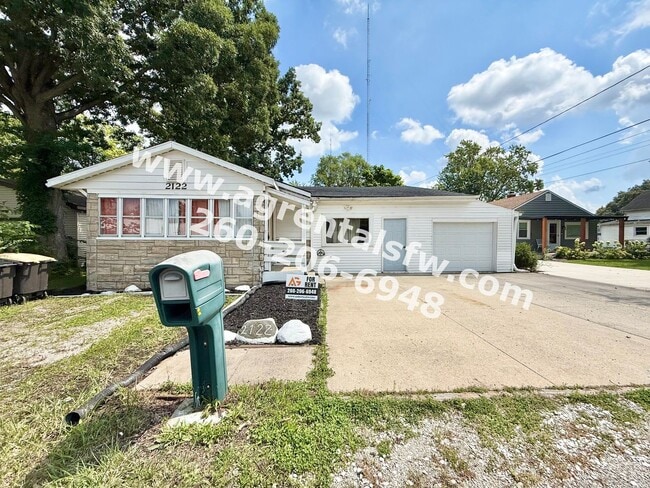 Building Photo - 2122 Olladale Dr