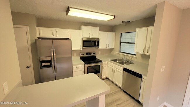 Photo - 3947 Laurelwood Dr