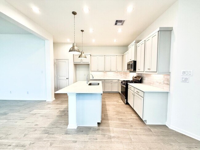 Photo - 620 Silver Pear Ct