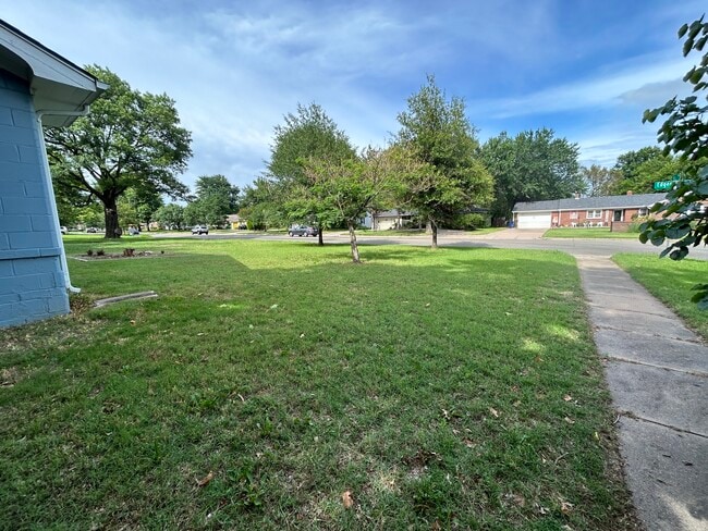 Building Photo - 5420 E 1st St N