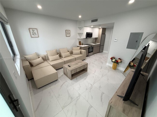 Building Photo - 944 Jefferson Ave Unit 15