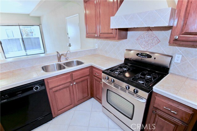 Building Photo - 17914 Magnolia Blvd Unit 125 Rental