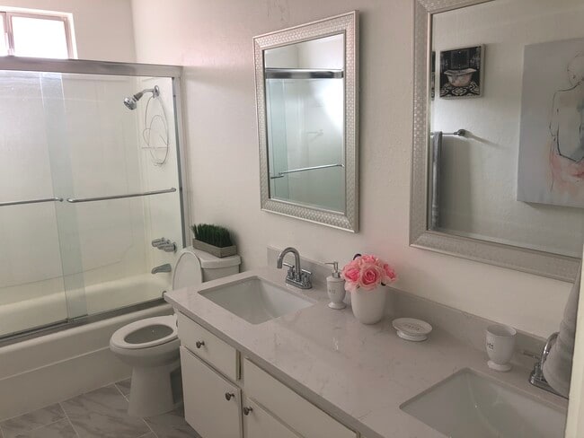 Building Photo - 400 N Sunrise Way Unit Condo oasis