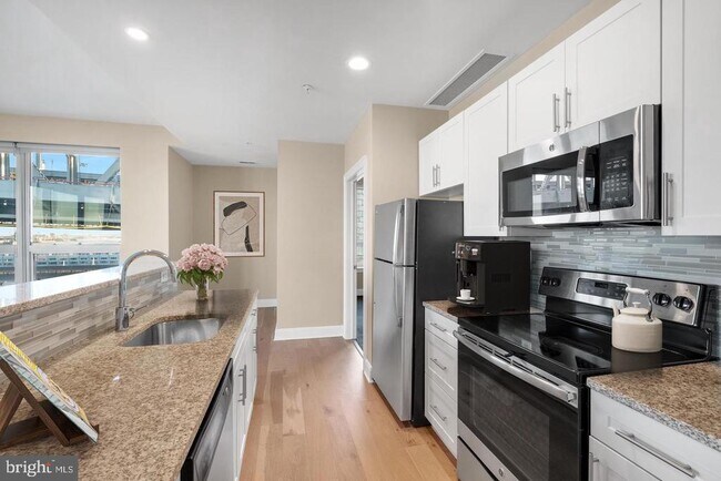 235 N Christopher Columbus Blvd Unit 803