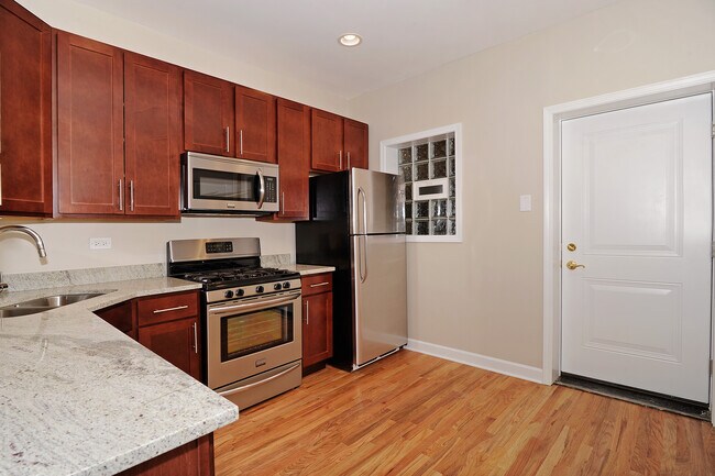 Photo - 1804 N Sheffield Ave Unit 2