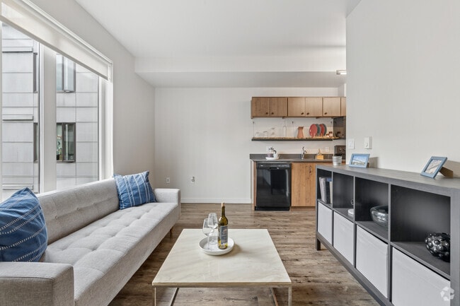 1BR, 1BA - 495SF - Living Room