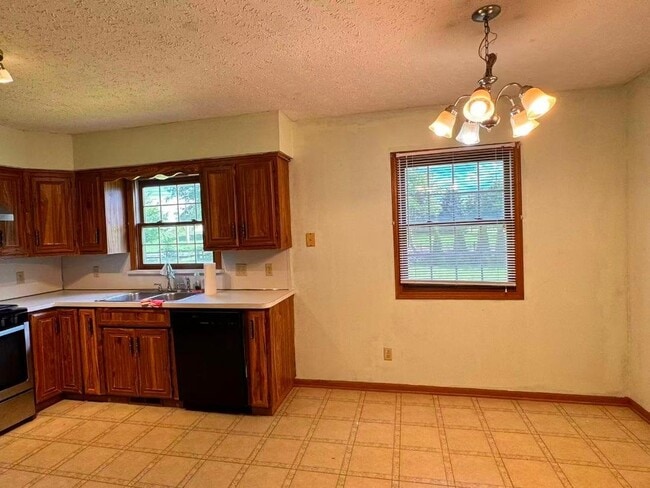 Photo - 626 Harrison Rd