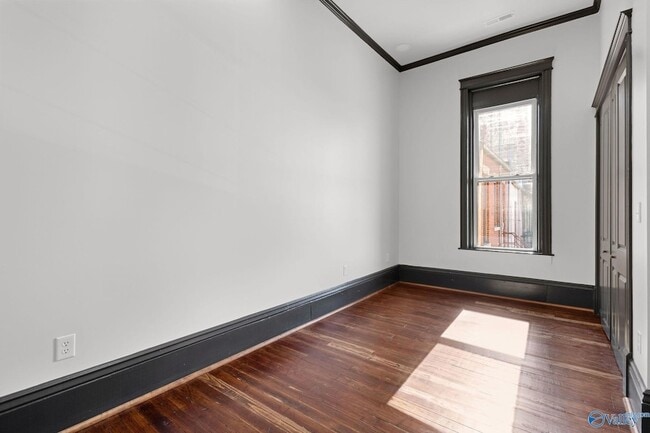 Photo - 719 Bank St NE Unidad 3