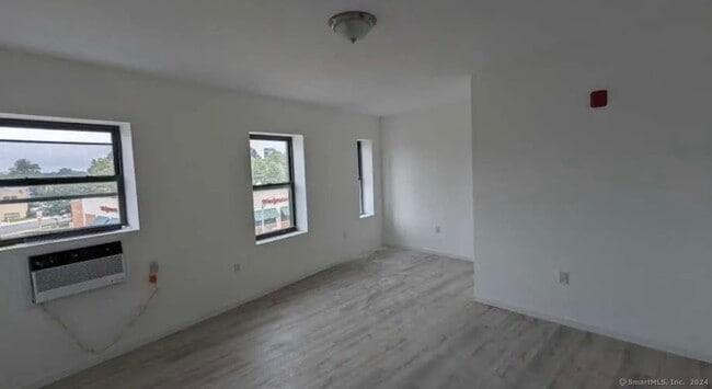 Building Photo - 677 Fairfield Ave Rental