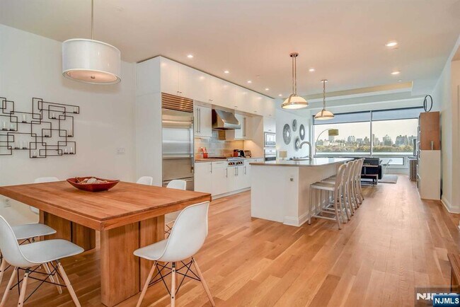 Photo - 9 Somerset Ln Unit 405