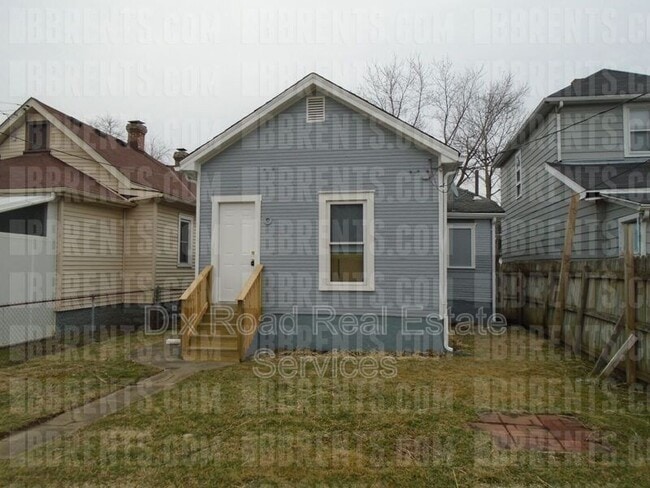 804 Elwood St