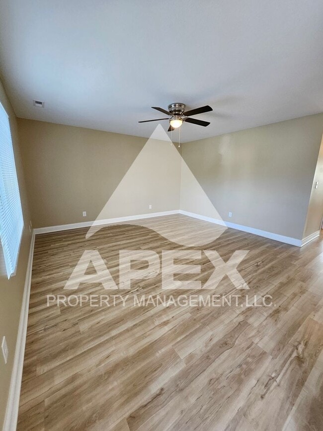 Photo - AVALON TOWNHOMES – LIKE NEW - 2 Bd/2.5 Ba Townhome off Topside Road with convenient access to Mar...