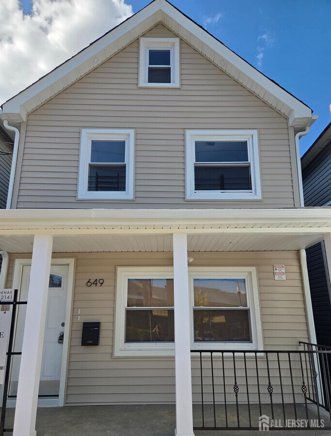 Photo - 649 State St