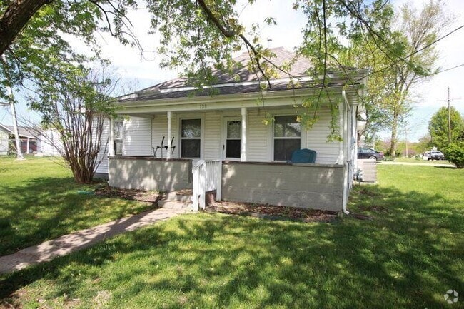 Building Photo - 128 S School St Rental