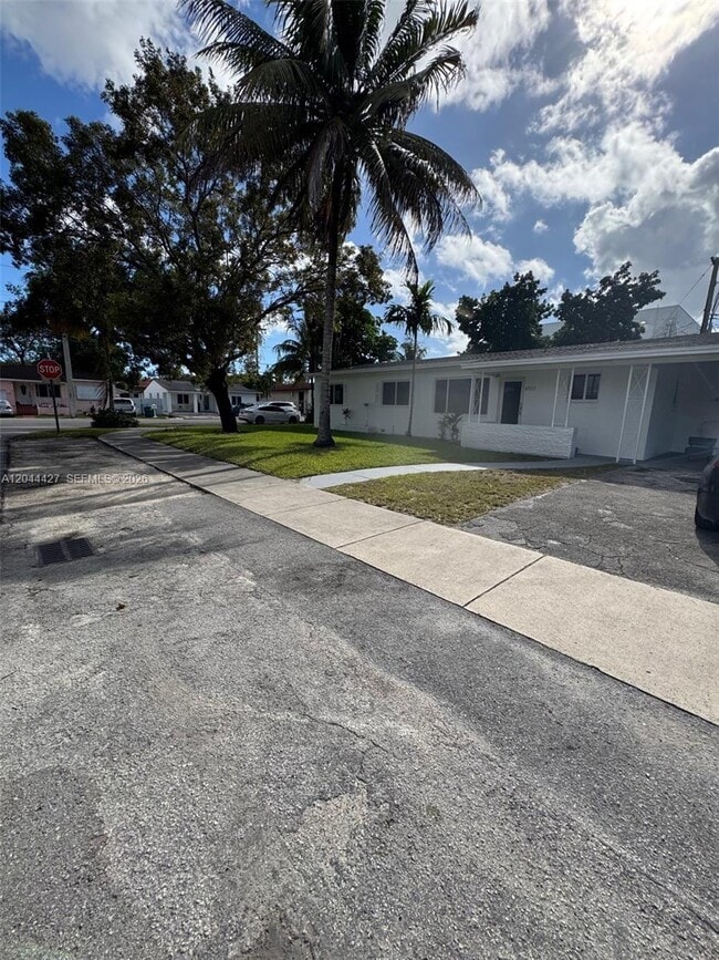 Photo - 4700 SW 7th St