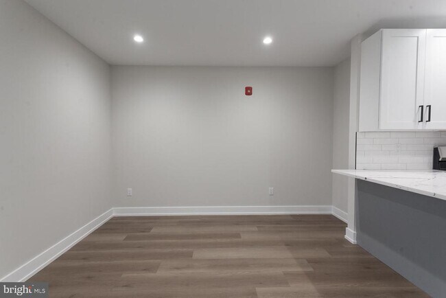 Photo - 3849 Fairmount Ave