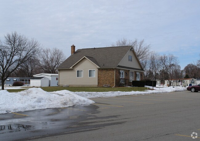 Stonegate Manor Apartments For Rent in Lansing, MI