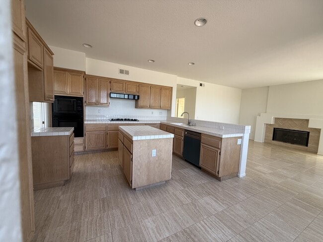 Photo - 593 Parkside Dr