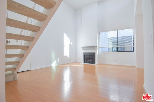 Photo - 1727-1727 Glendon Ave Unit 203