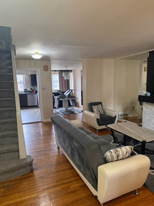 Photo - 114 E Colonial St