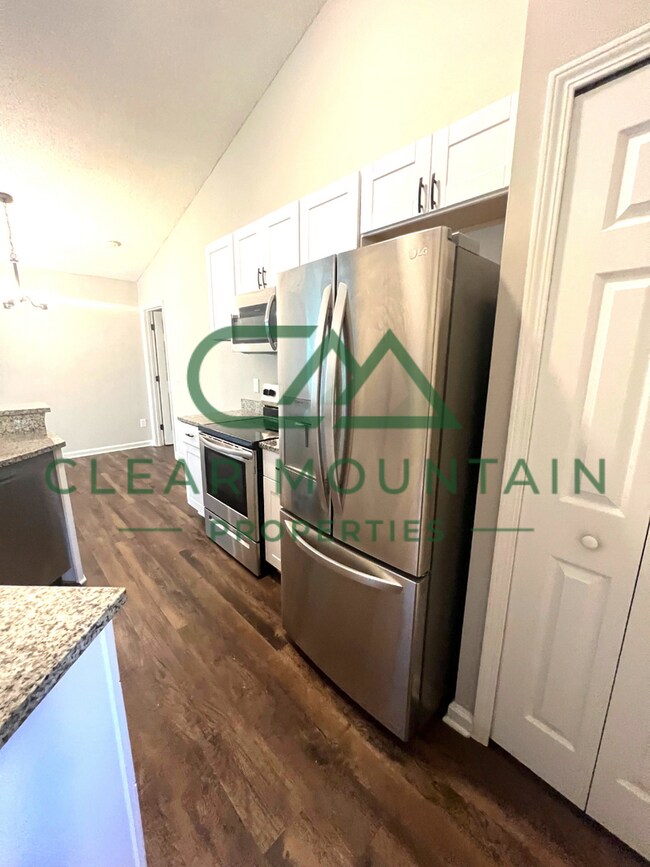 Photo - WINTER IS COMING! REDUCED RENT - $1799 Unit 6 SF