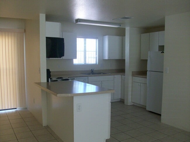 Photo - 439 E Linden St Unit 2