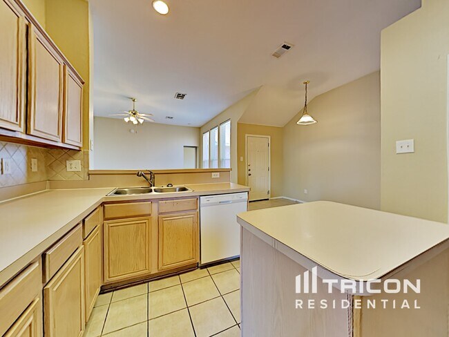 Photo - 1567 Nottingham Dr