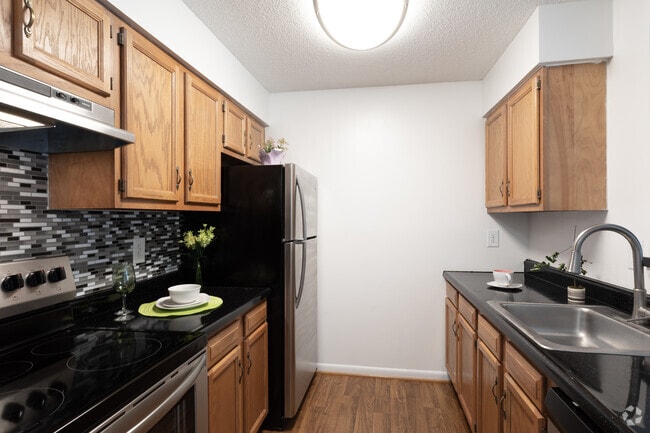 1BR, 1BA - 720 SF