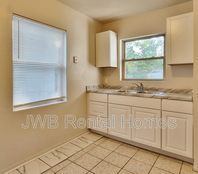 Photo - 1622 W 26th St
