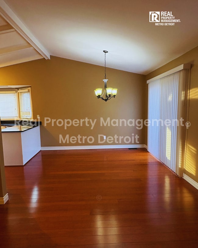 Photo - 2090 Cumberland Rd