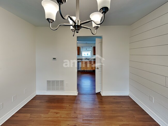 Photo - 761 Orwell St