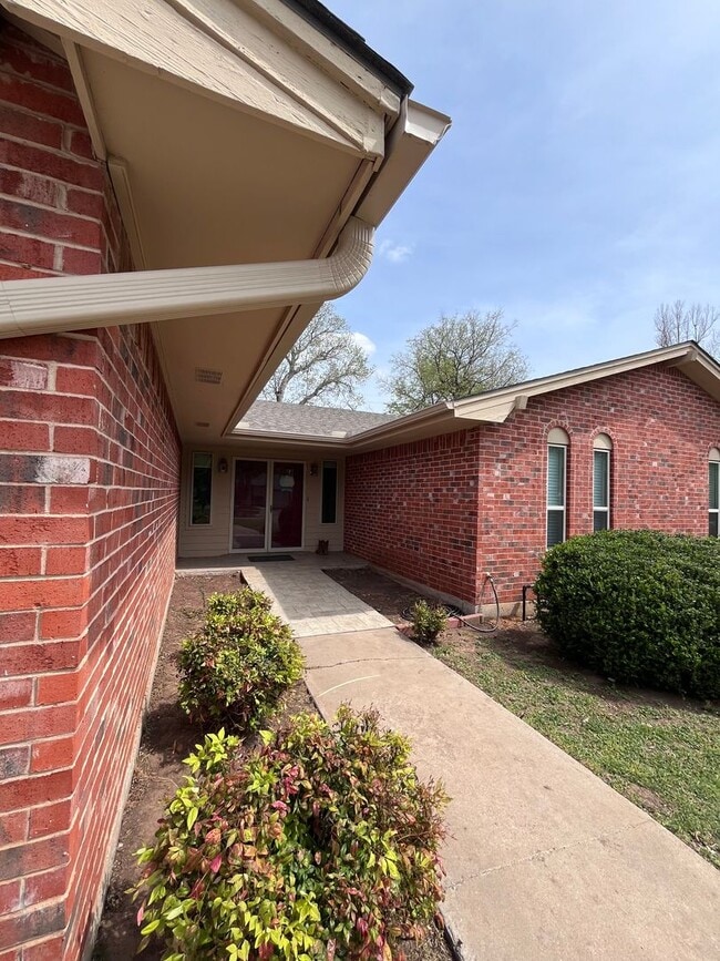 Photo - 2317 NE Village Dr