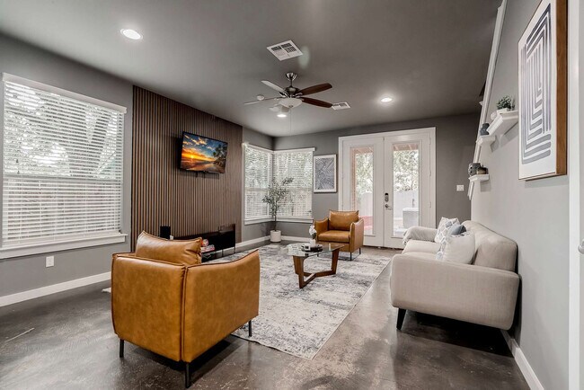 Photo - 2002 Rosewood Ave Unidad ID1375253P