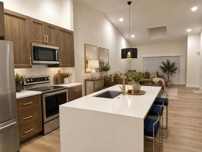 Building Photo - 6410 Royal Manor Cir