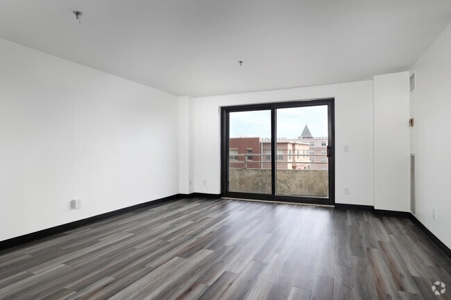 2BR, 2BA - 1,524SF - Living Room