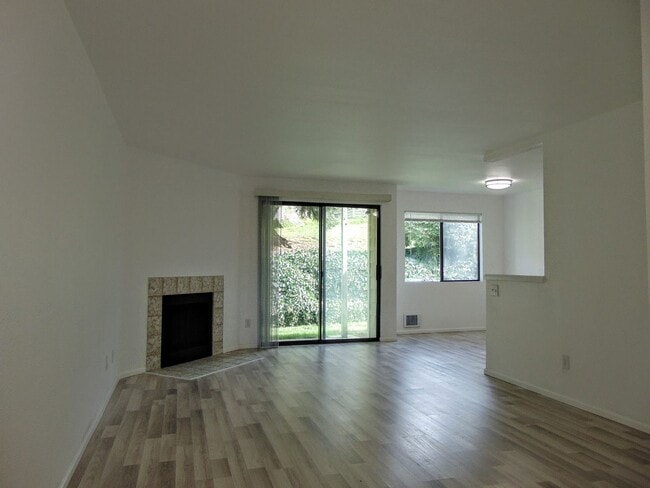 Photo - Beautifully Updated 2 Bedroom/2 Bath Renton Condo! Unidad F104