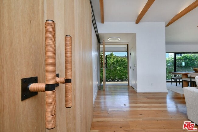 Building Photo - 2145 Linda Flora Dr