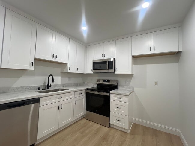 Photo - BEAUTIFULLY REMODELED 3 BEDROOM DUPLEX!!