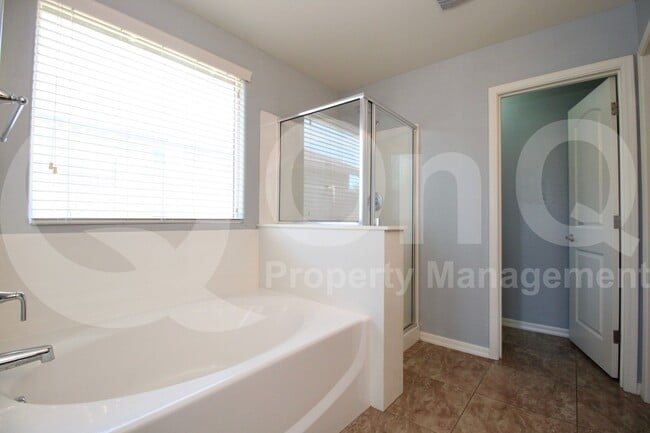 Building Photo - 5513 S 27th Dr Rental