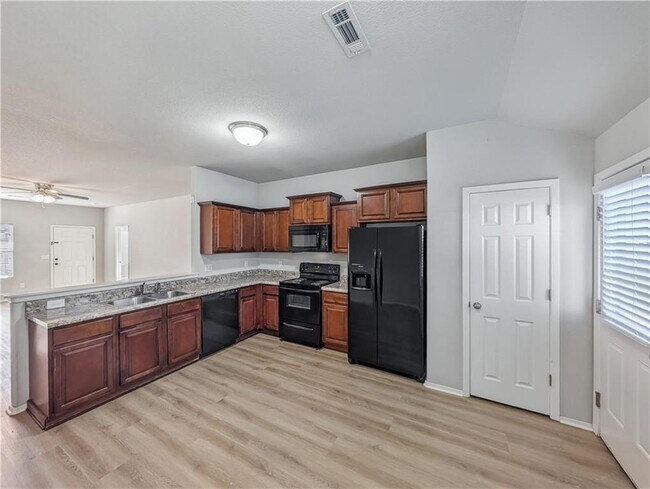 Photo - 848 NW Evans Cir