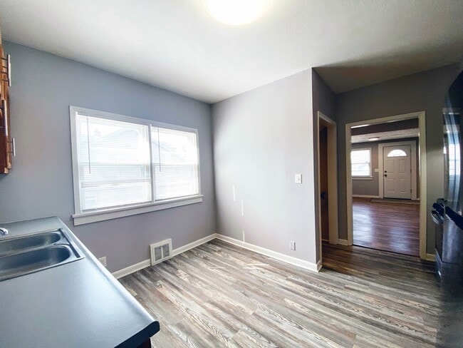 Photo - Newly Renovated 3 Bed 1 Bath House for Rent!